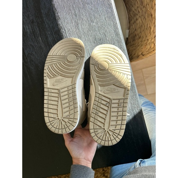 Nike Air Jordan 1 Mid
Legend Light Brown - Picture 5 of 6